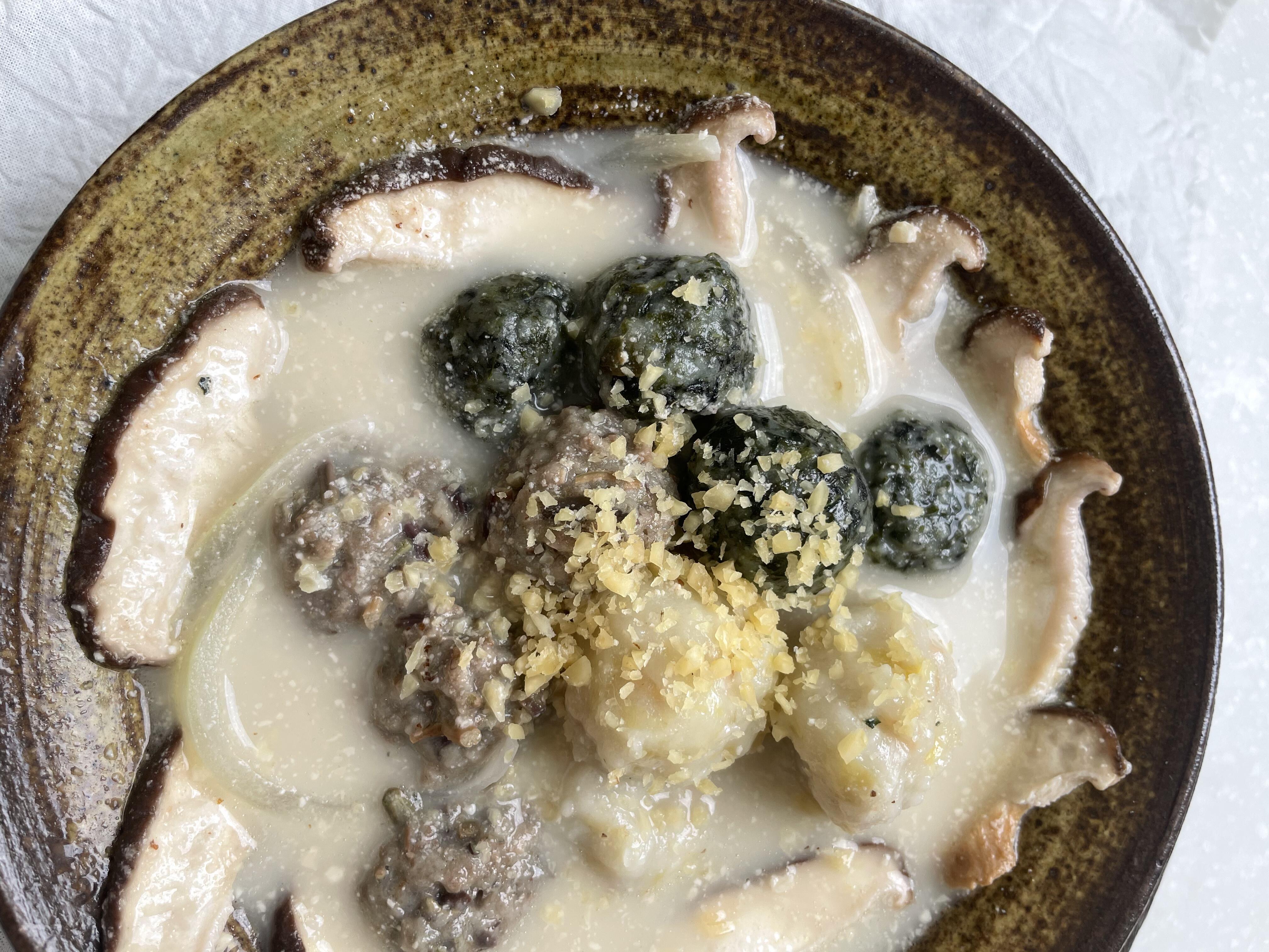 [실버숲]산을 담은 삼색 새알탕